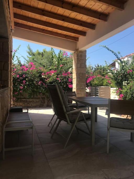 Πέτρινη Κατοικία Στην Αίγινα - Stone House In Aigina Khloi المظهر الخارجي الصورة